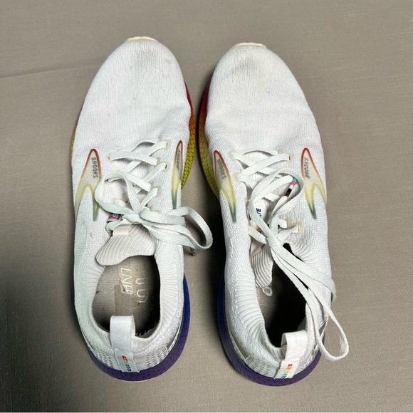 Brooks Levitate 5 Stealthfit Pride Running Shoe Women Size 11 - Picture 7 of 13